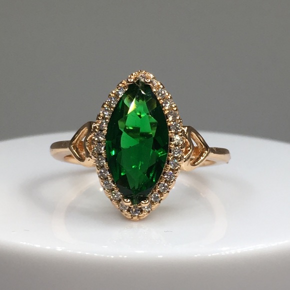 18k yellow gold emerald engagement wedding ring - Picture 3 of 8